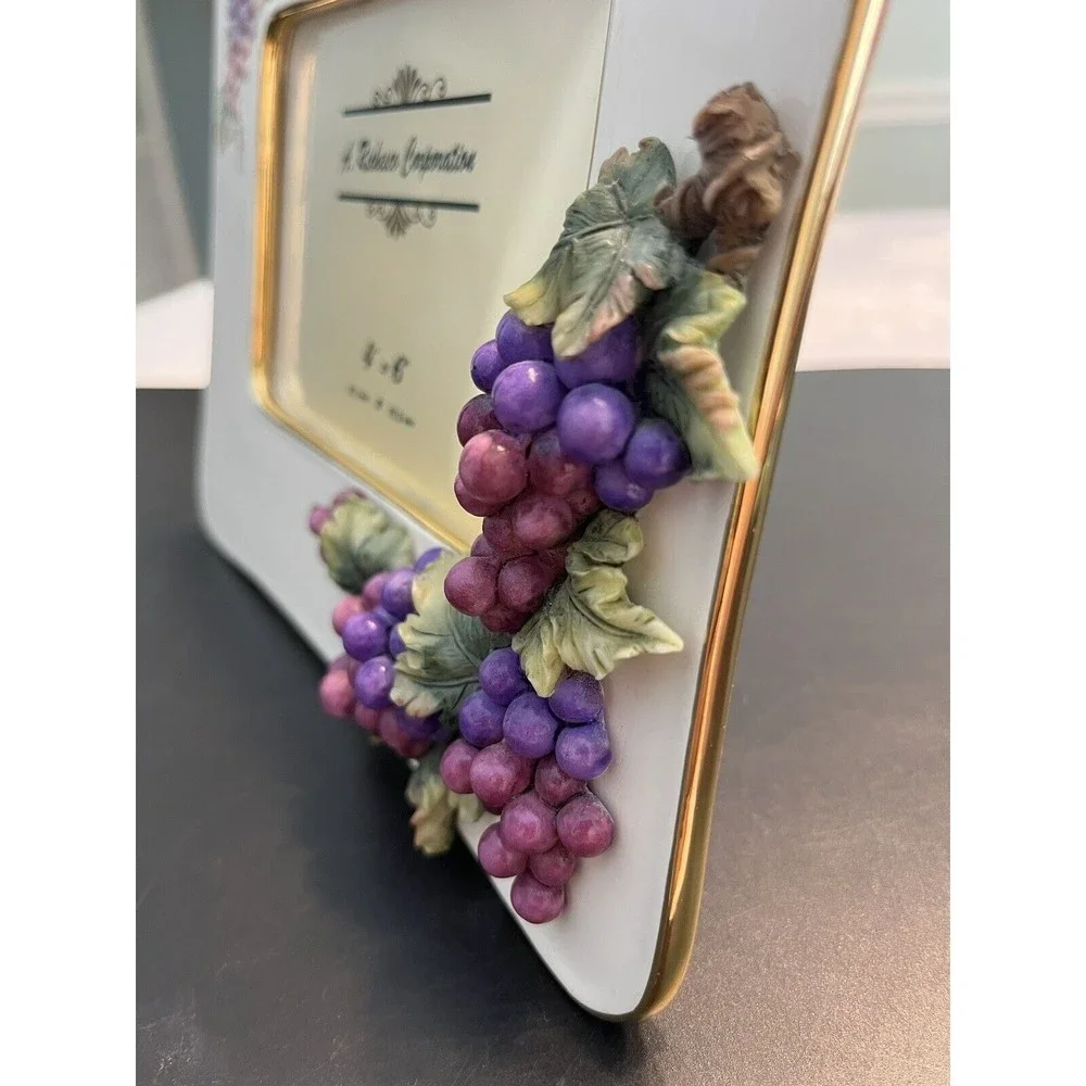 New ~ A Richesco 4x6 Ceramic Picture Picture Frame with Applied Grapes